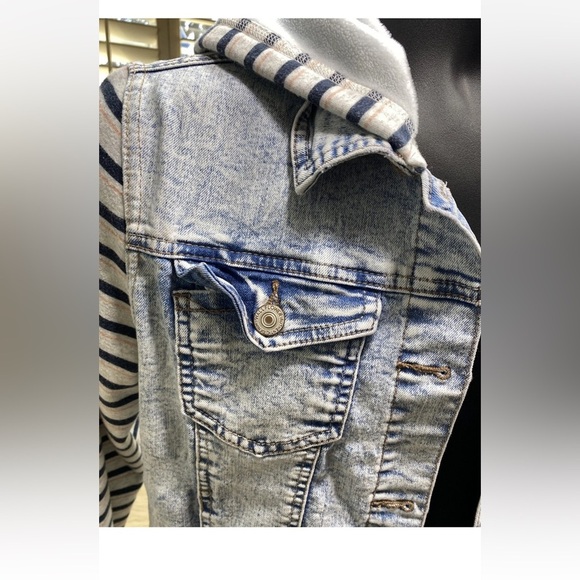 Women’s Wallflower Authentic Denim Jacket - Picture 5 of 7